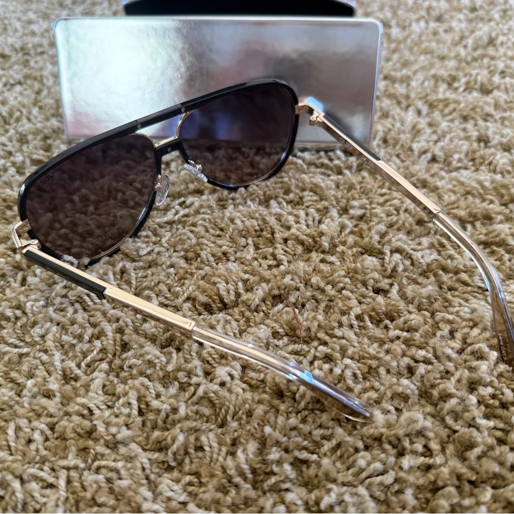 QUAY High Profile Sunglasses NWOT - Picture 5 of 10